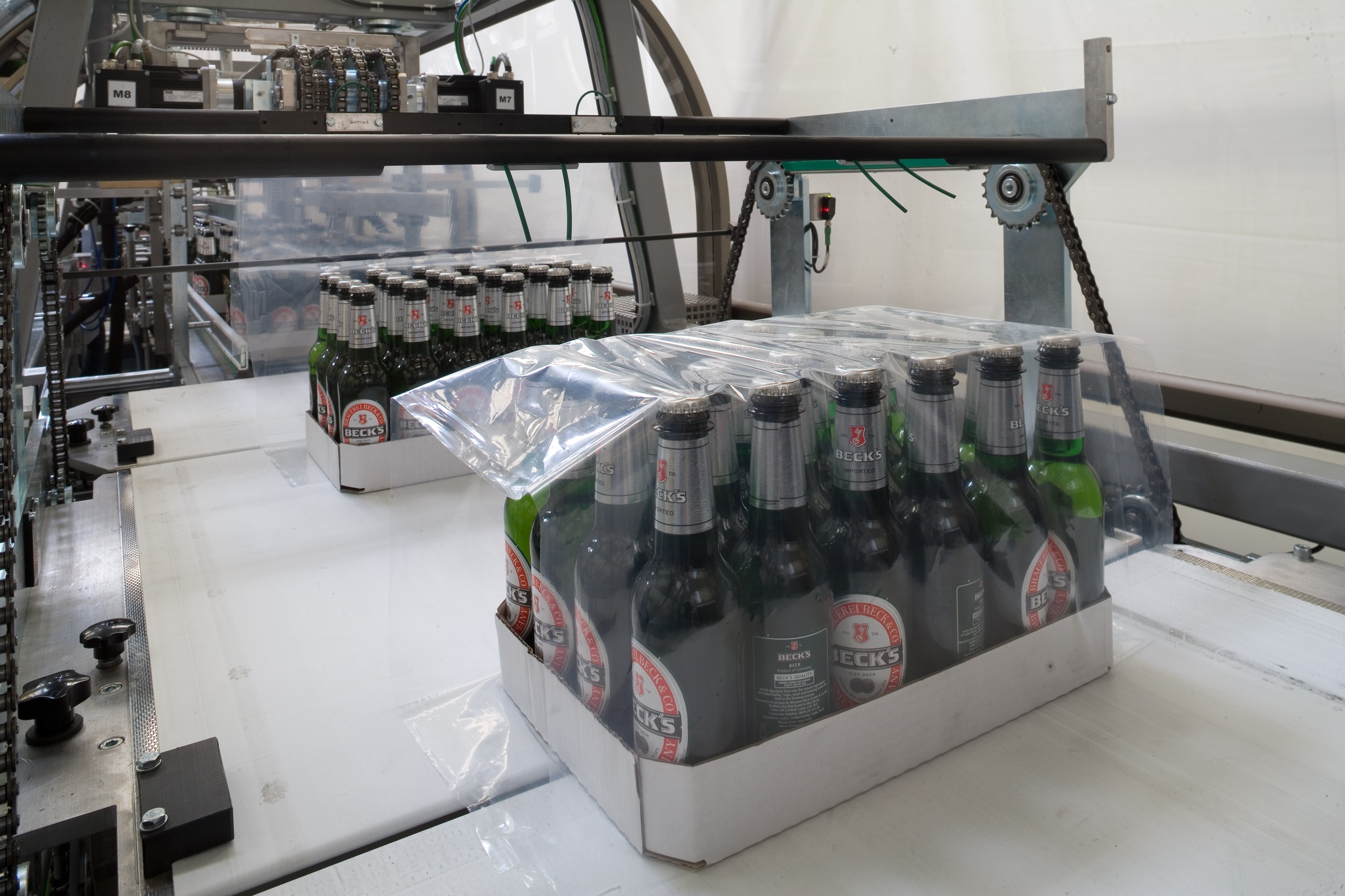 Enoline combined packaging solution cardboard packign and shrink wrapping film machine beer bottles